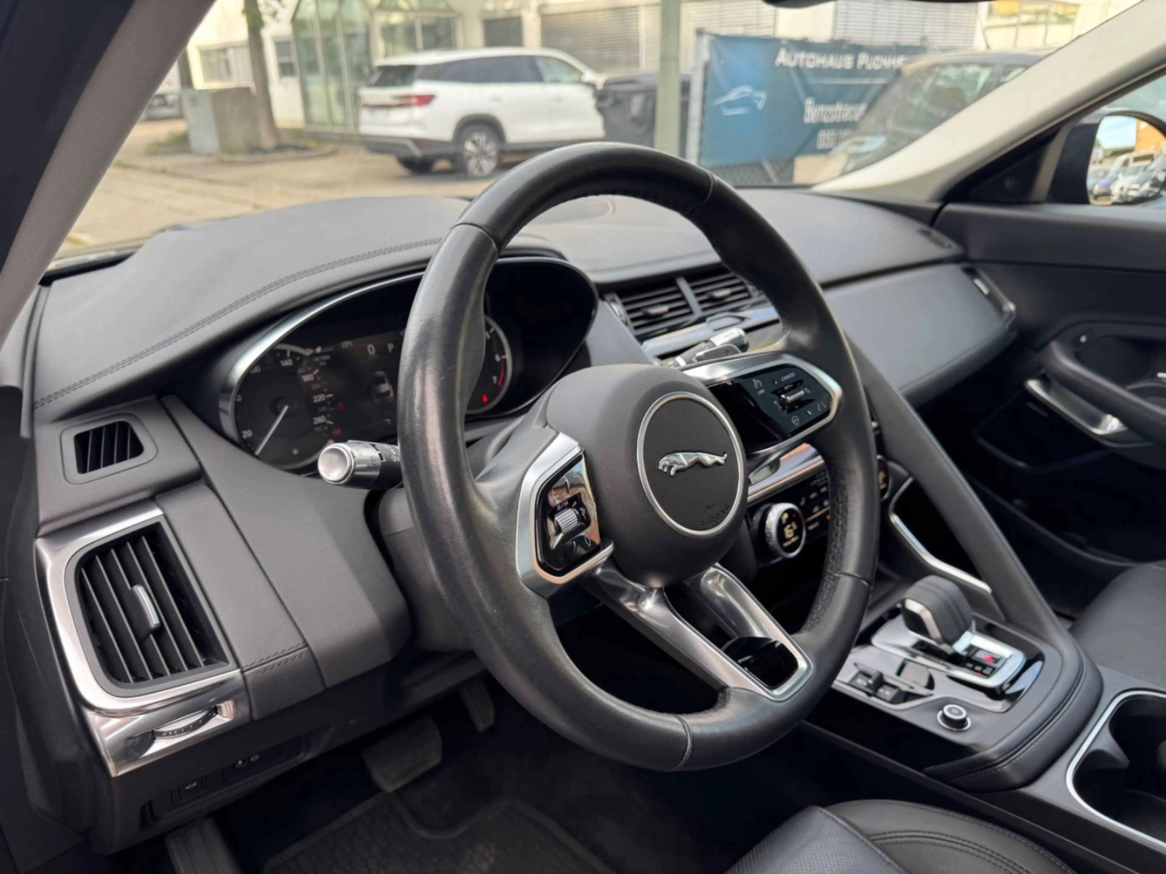 Jaguar E-Pace P200 SE/AWD/LED/ACC/Leder/360°/Key/Pano — photo 12