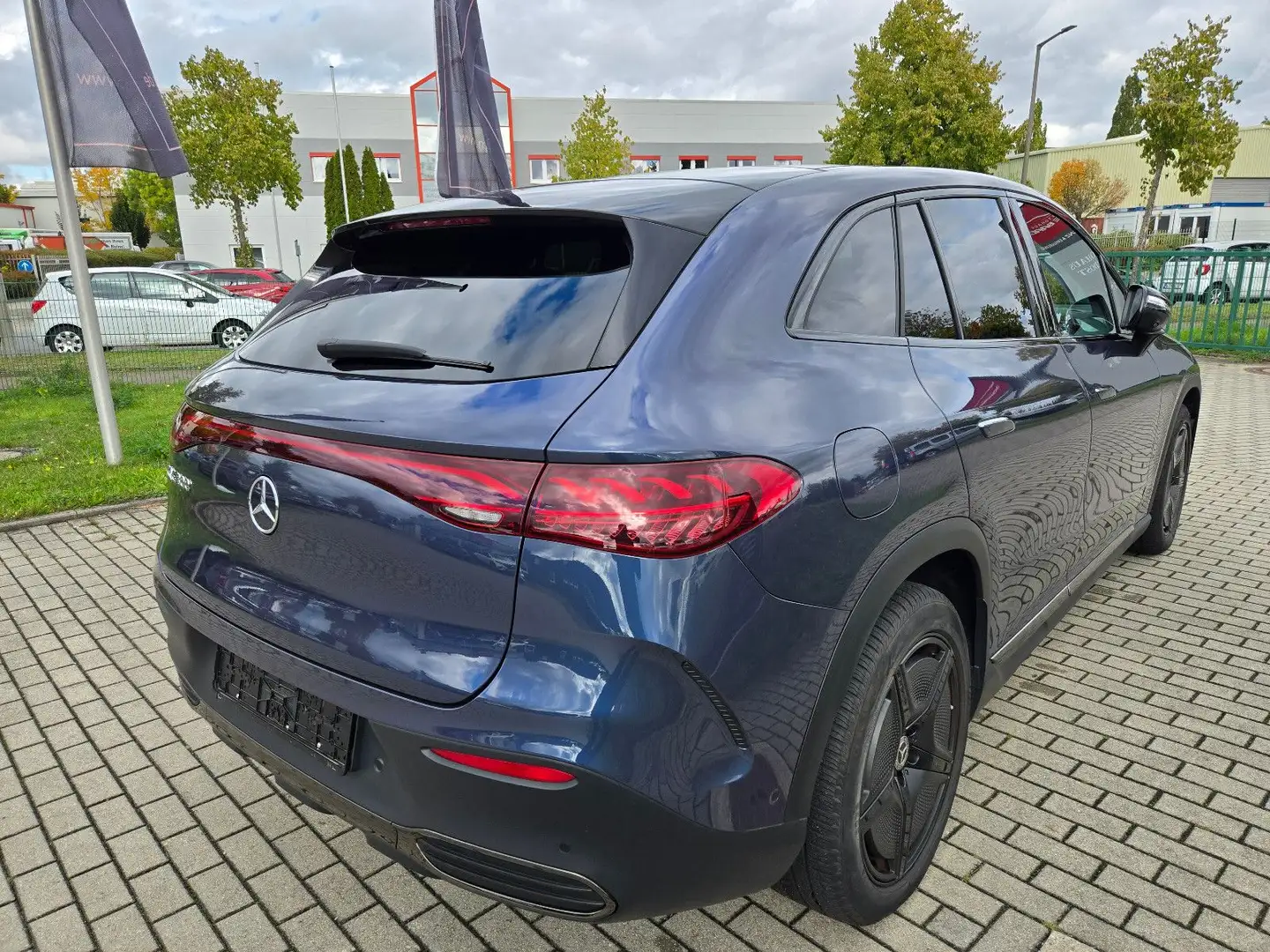 Mercedes-Benz EQE SUV EQE 300 SUV AMG Line / Night Paket / Pano / 20' Bleu - 2