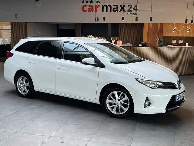 Toyota Auris 1.4 D-4D Life+ Navi Kamera PDC Shz BT