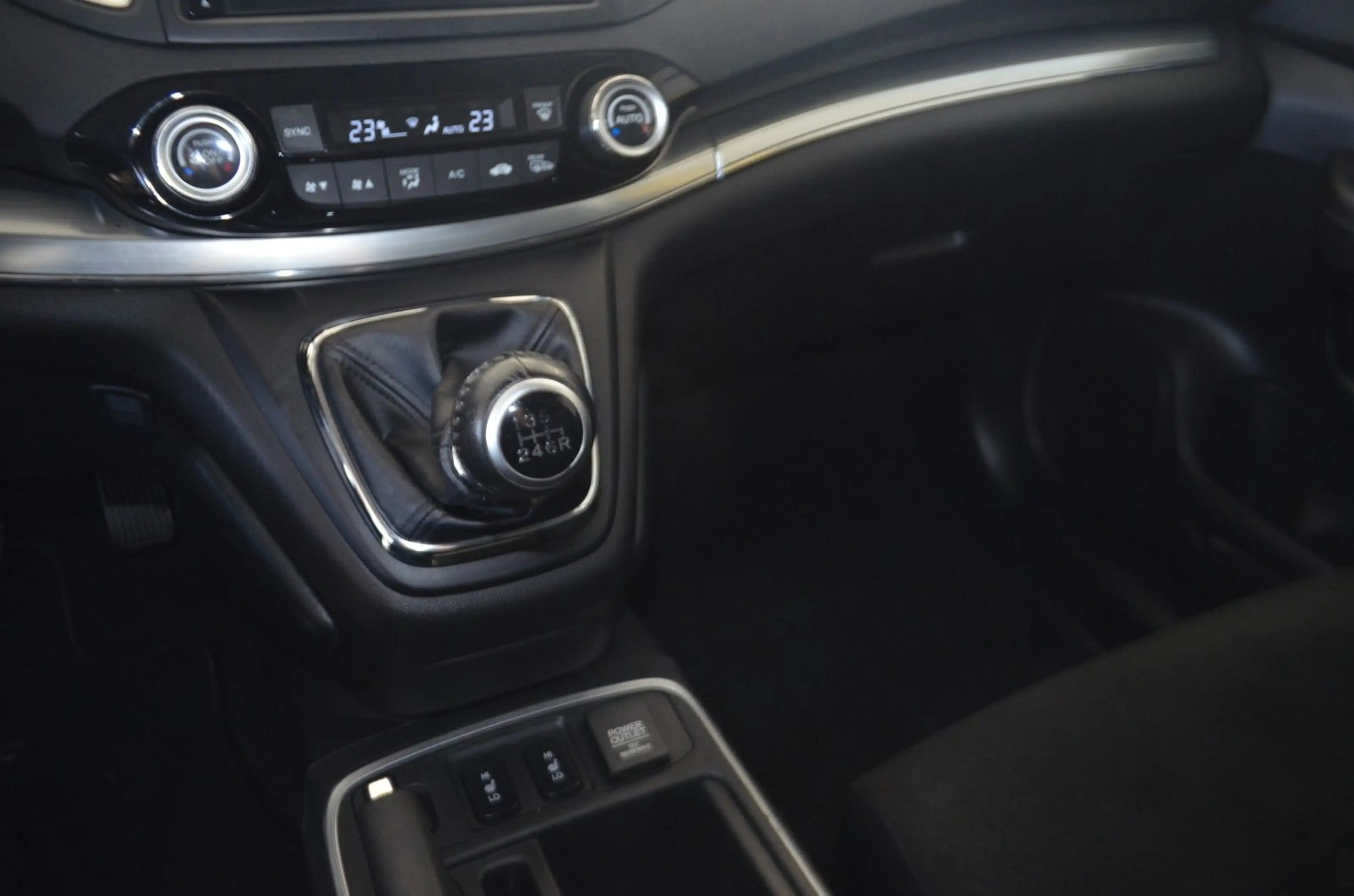 Honda CR-V Elegance 2WD NAVI / R-KAMERA / KLIMA / PDC — photo 15