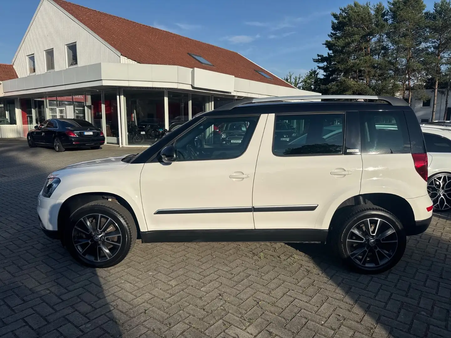 Skoda Yeti Adventure 2.0TDI 4x4 DSG Weiß - 2