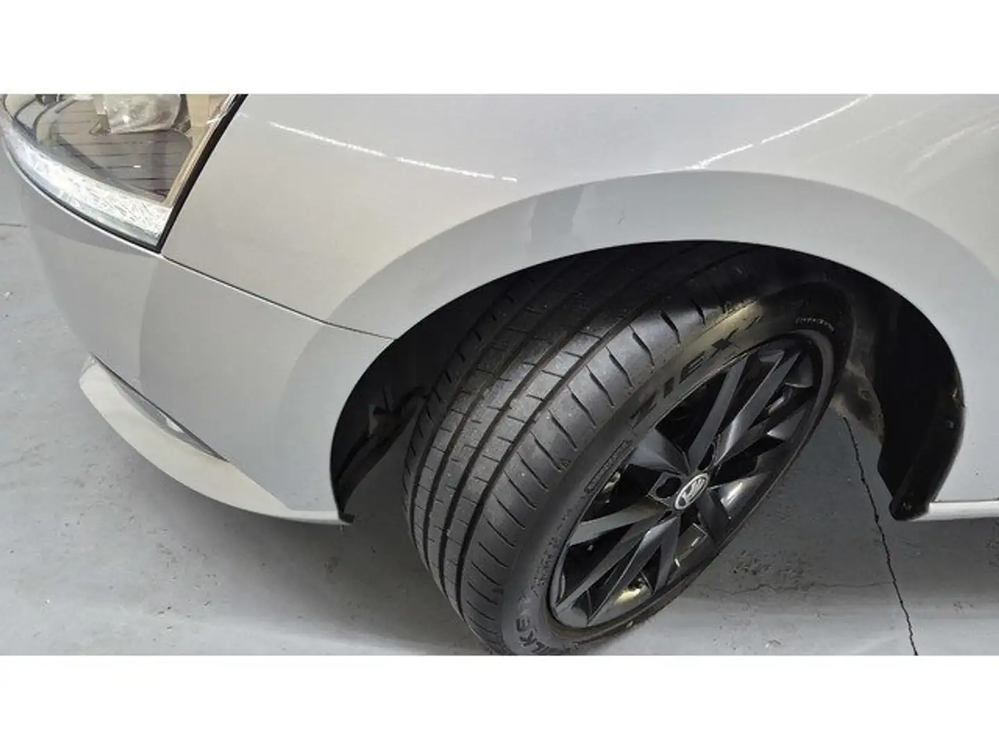 Skoda Fabia 1.0 TSI Like 70kW Gris - 2