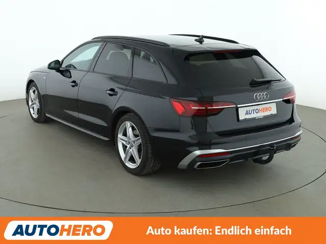 Audi A4 view 4