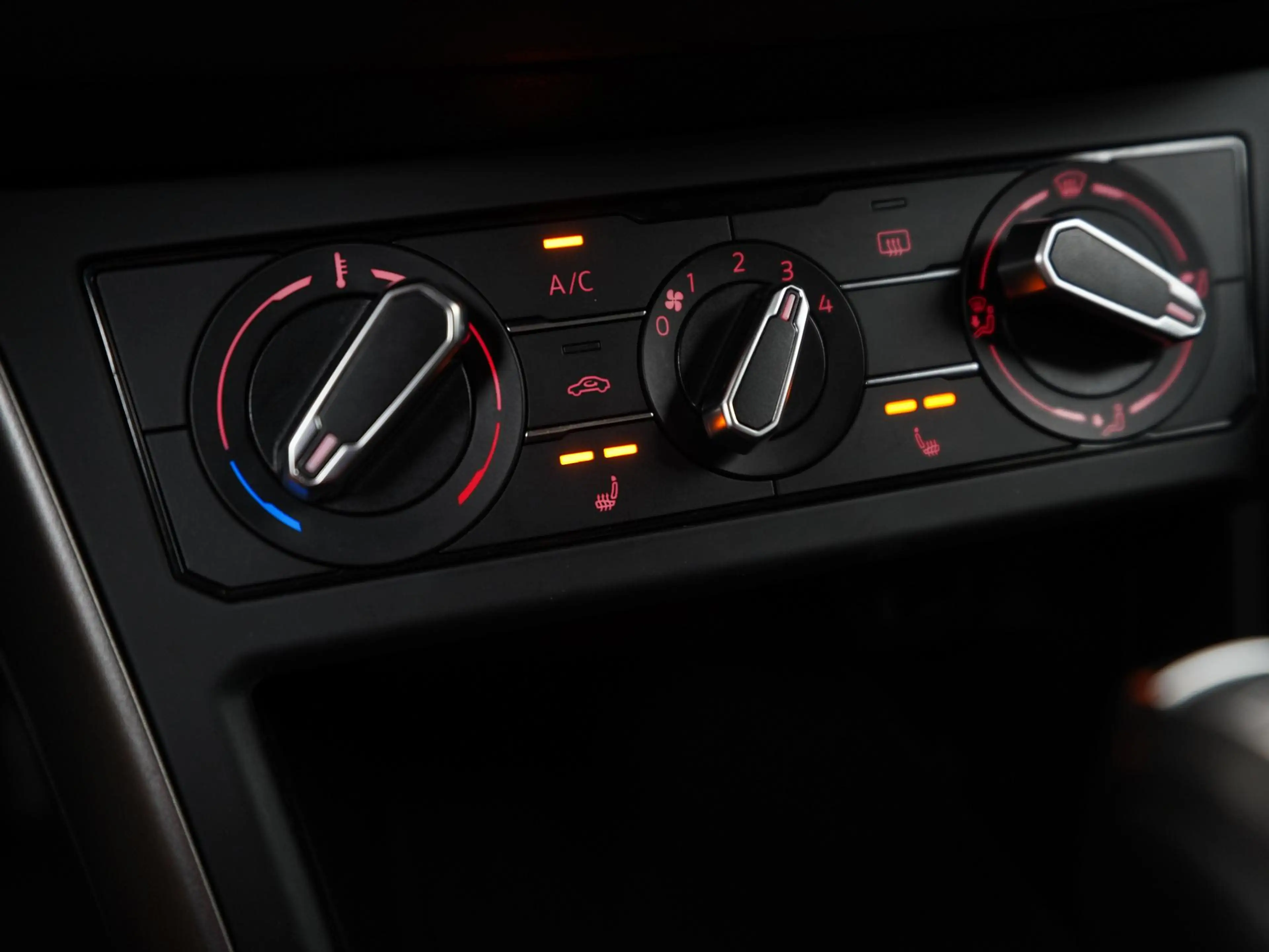 Volkswagen Polo 1.0 TSI Comfortline DSG | Navigatie | Parkeersenso — photo 12