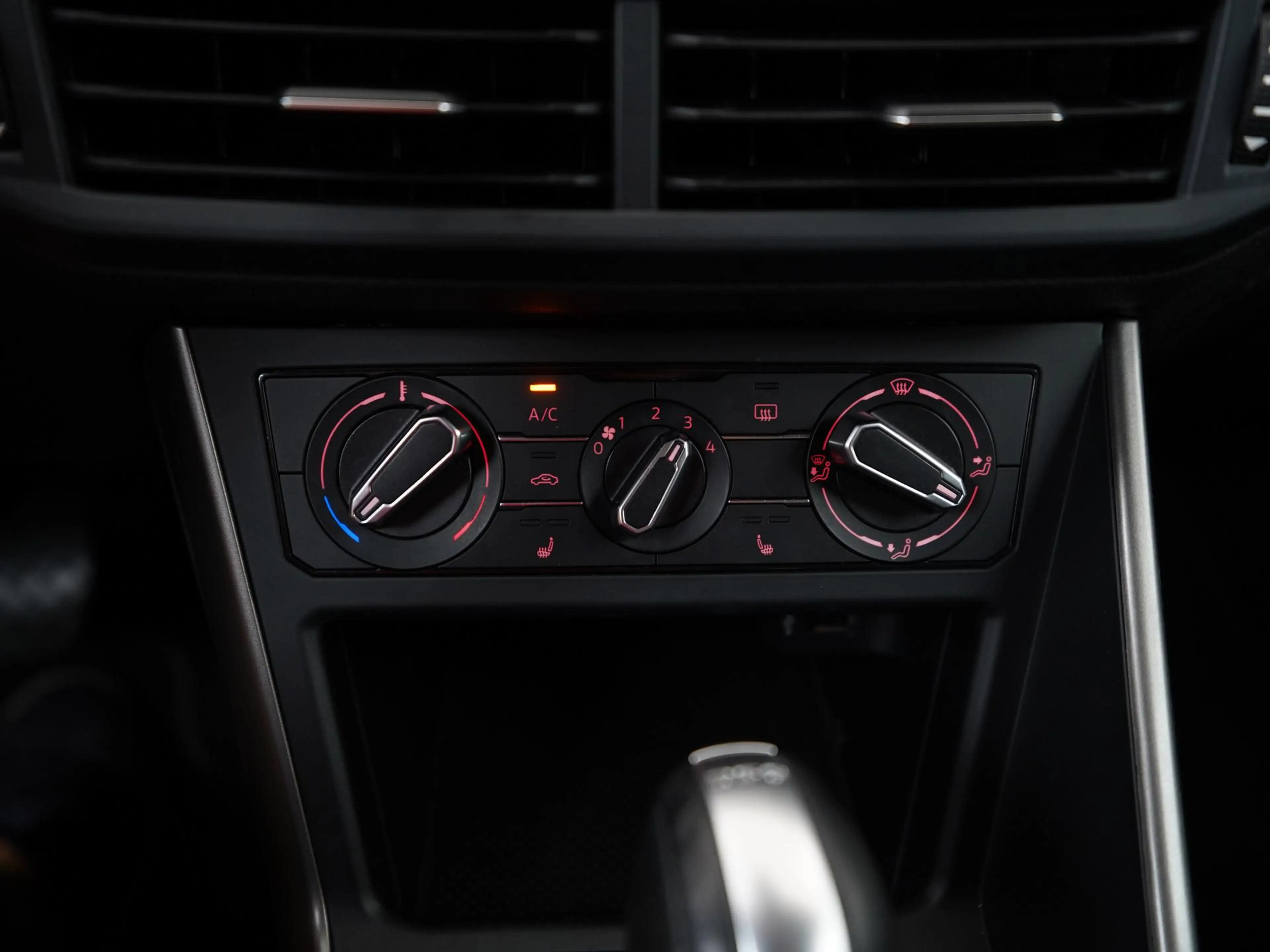 Volkswagen Polo 1.0 TSI Comfortline DSG | Navigatie | Parkeersenso — photo 11