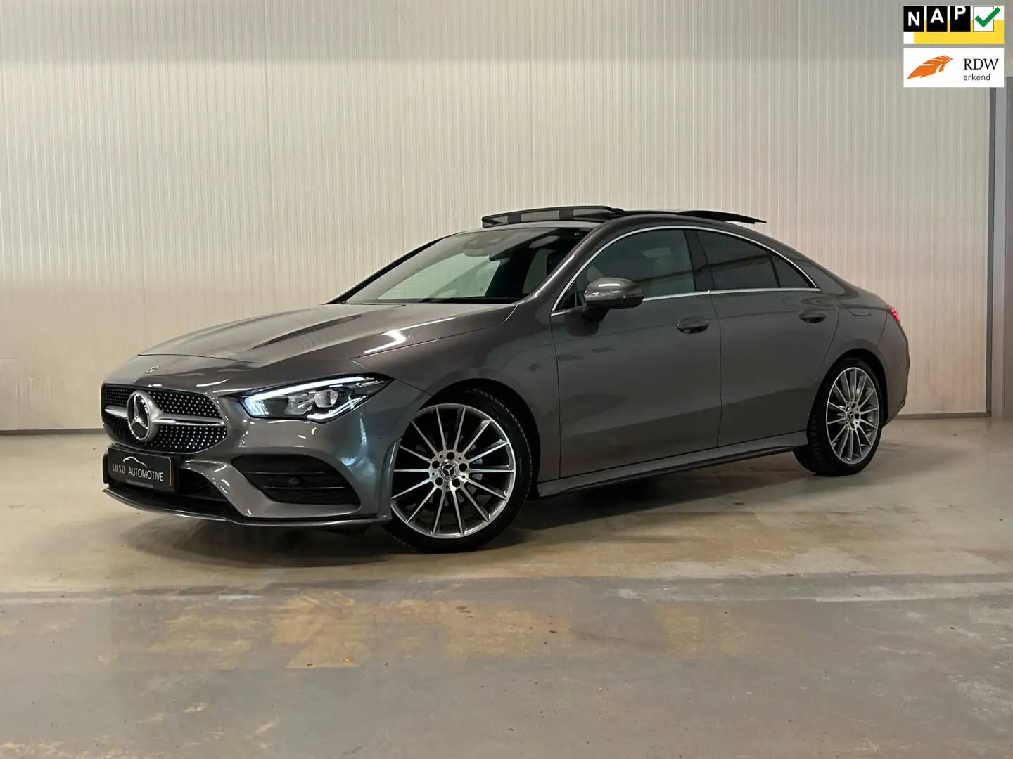 Mercedes-Benz CLA 180 AMG Line | PANO | AMBIANCE | LED Grijs - 1