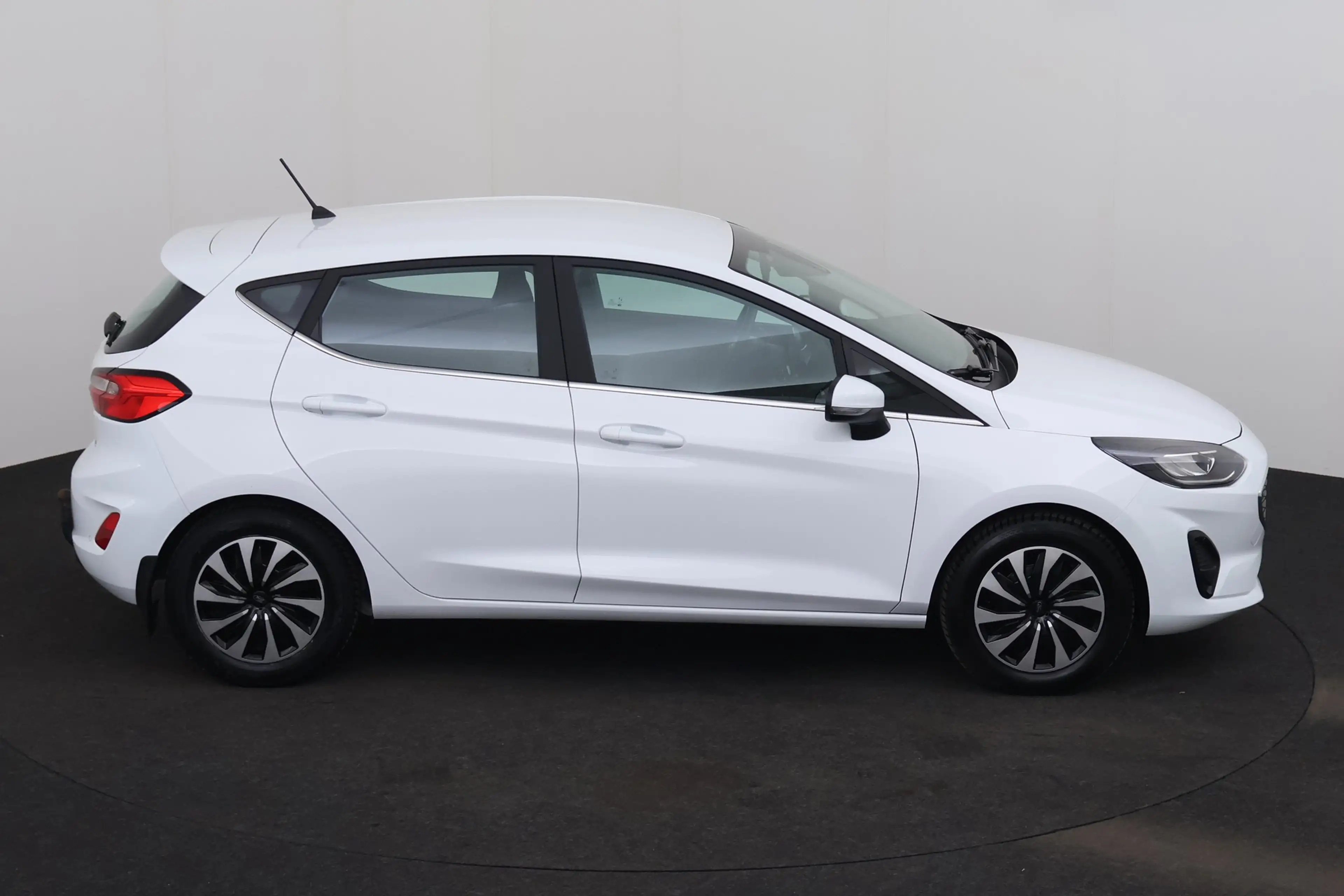 Ford Fiesta 1.0 MHEV TITANIUM + PDC + CRUISE — photo 5