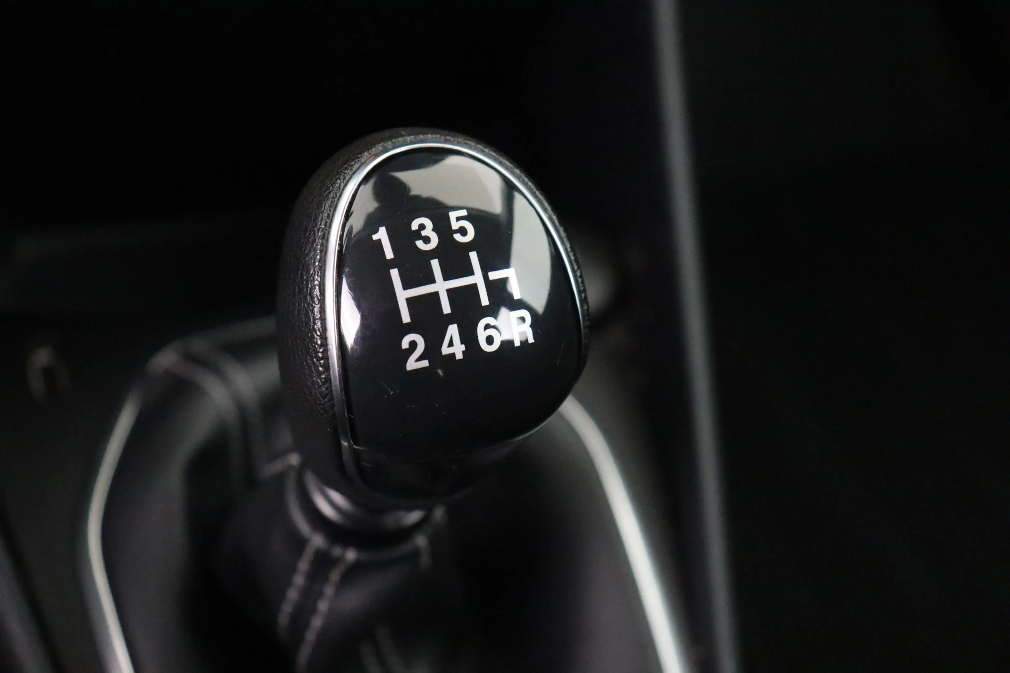 Ford Fiesta 1.0 MHEV TITANIUM + PDC + CRUISE — photo 12