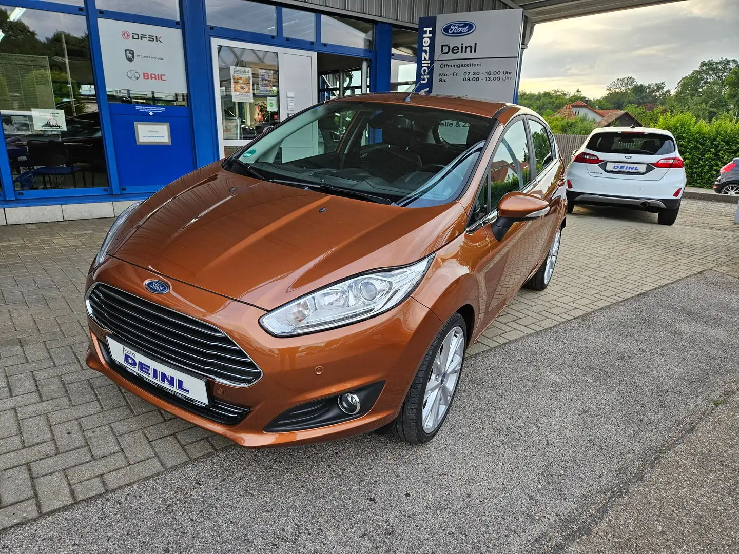 Ford Fiesta Titanium Zahnriemen+ Service neu Hnědá - 1