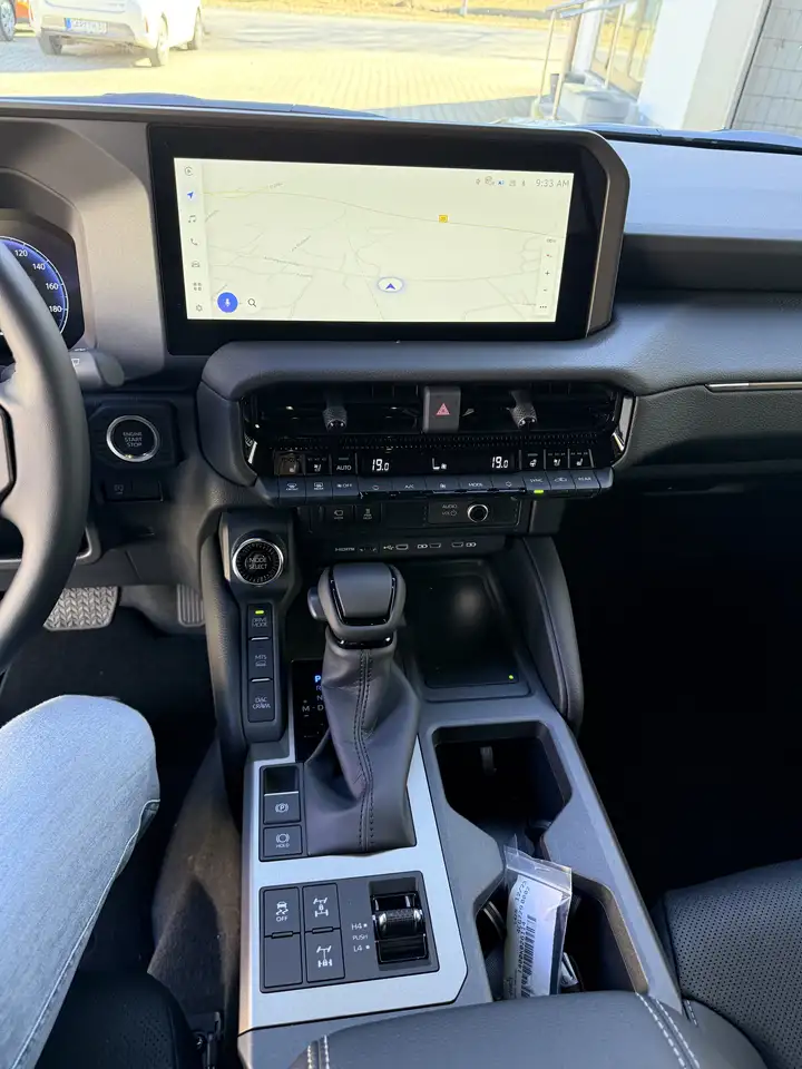 Toyota Land Cruiser Land Cruiser 2.8 D-4D Mild-Hybrid A/T Exe 12
