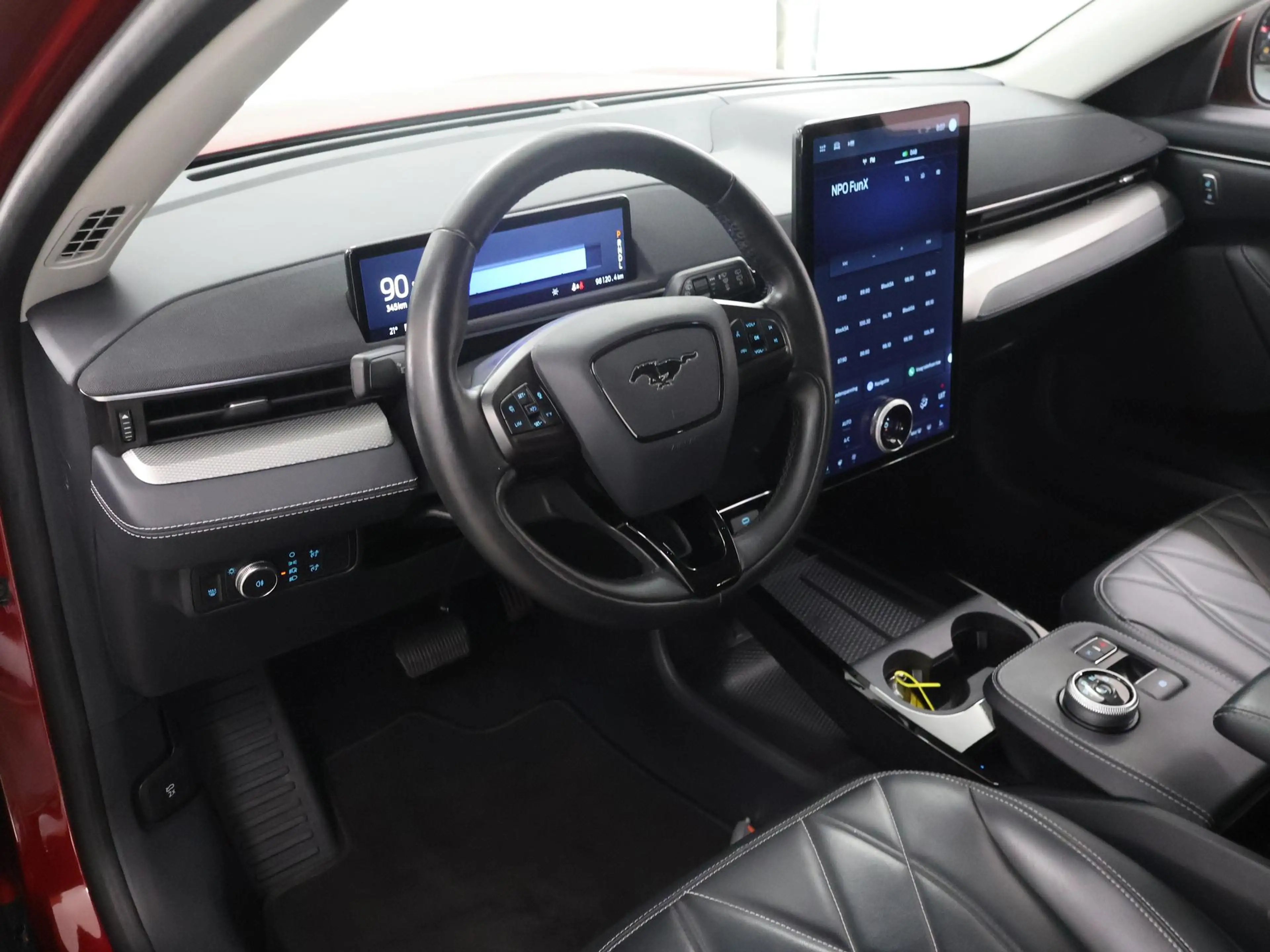 Ford Mustang Mach-E RWD 75 kWh | Winterpakket | Navigatie | Parkeercam — photo 7