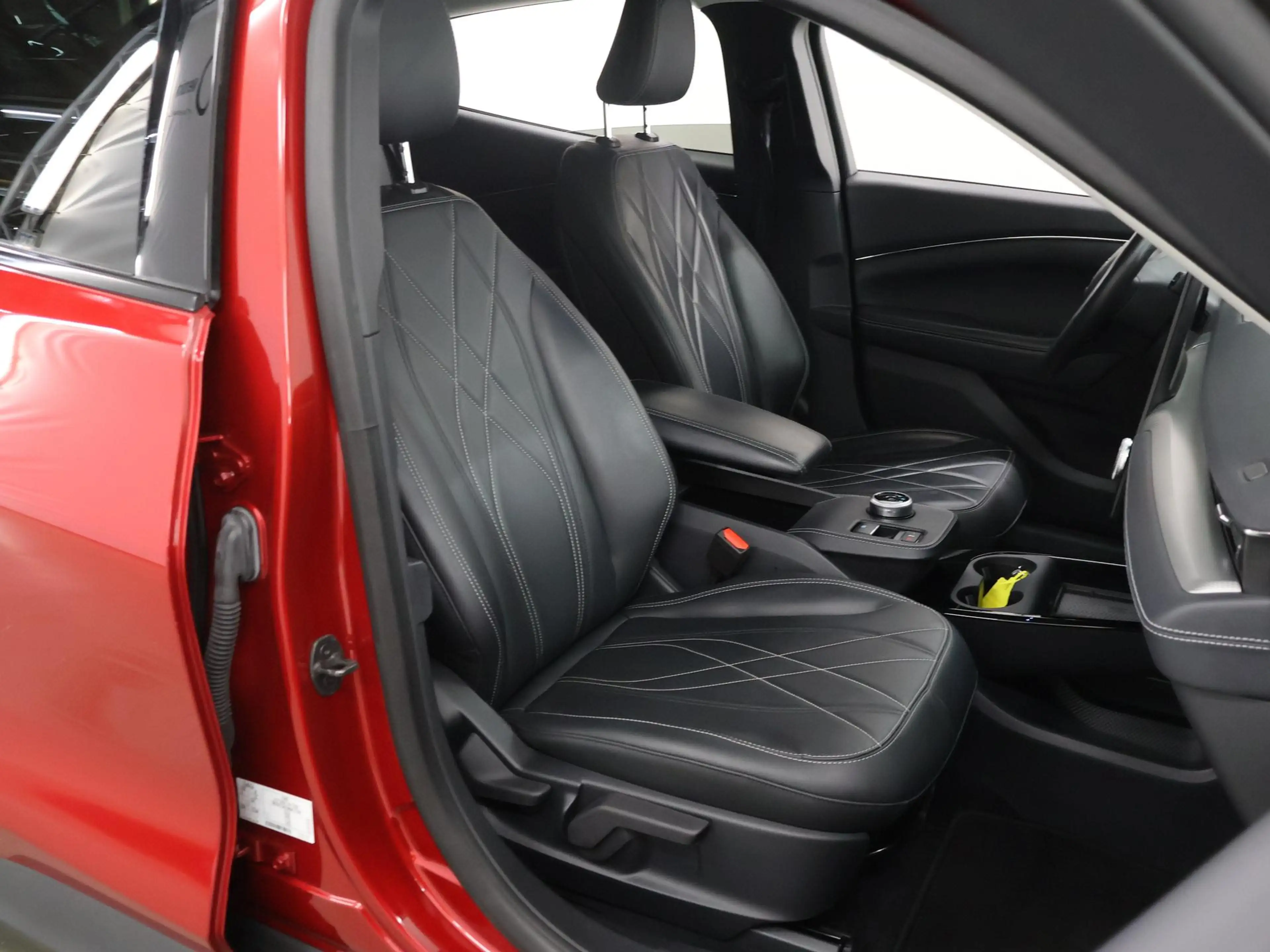 Ford Mustang Mach-E RWD 75 kWh | Winterpakket | Navigatie | Parkeercam — photo 10