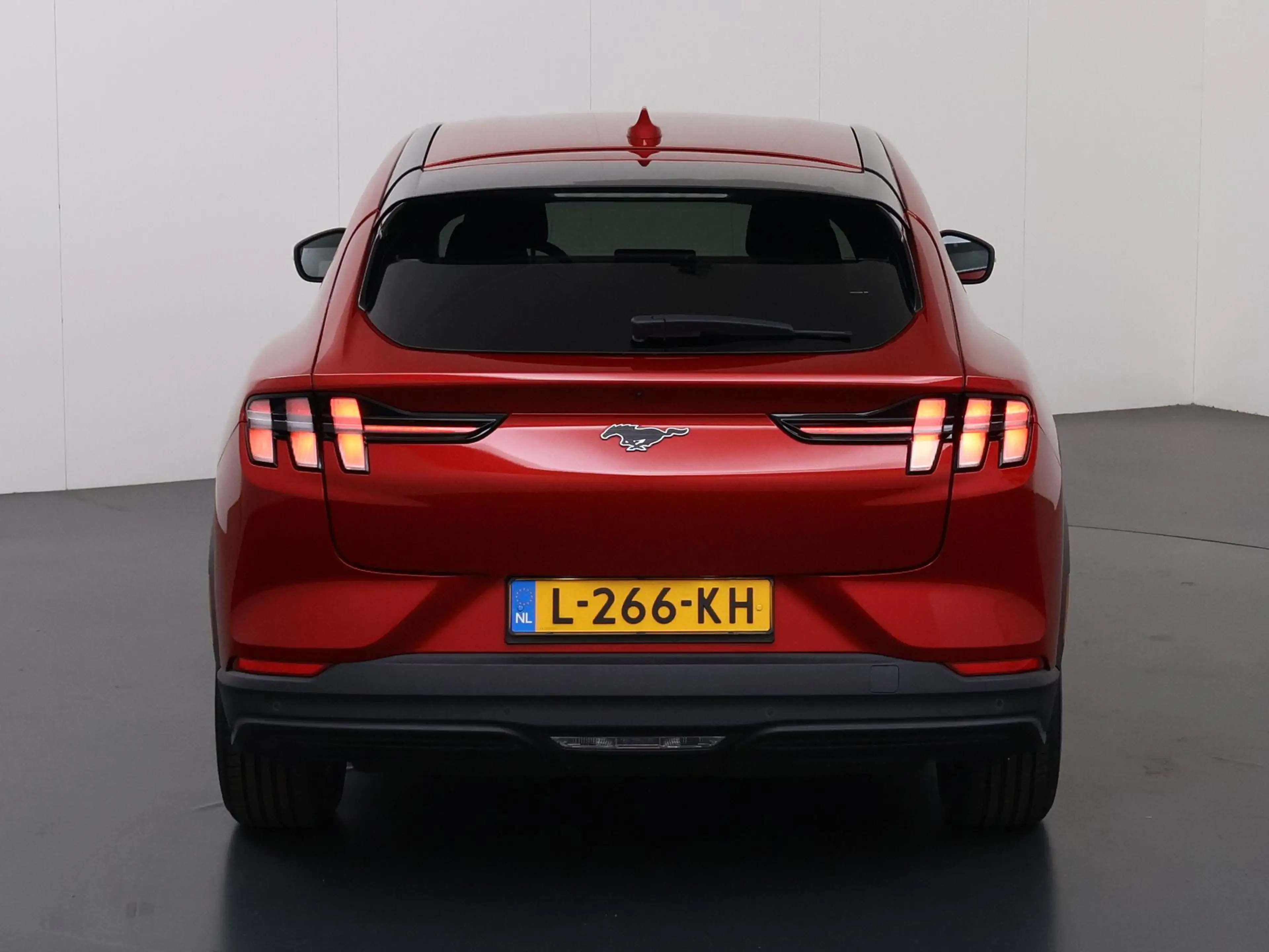 Ford Mustang Mach-E RWD 75 kWh | Winterpakket | Navigatie | Parkeercam — photo 4