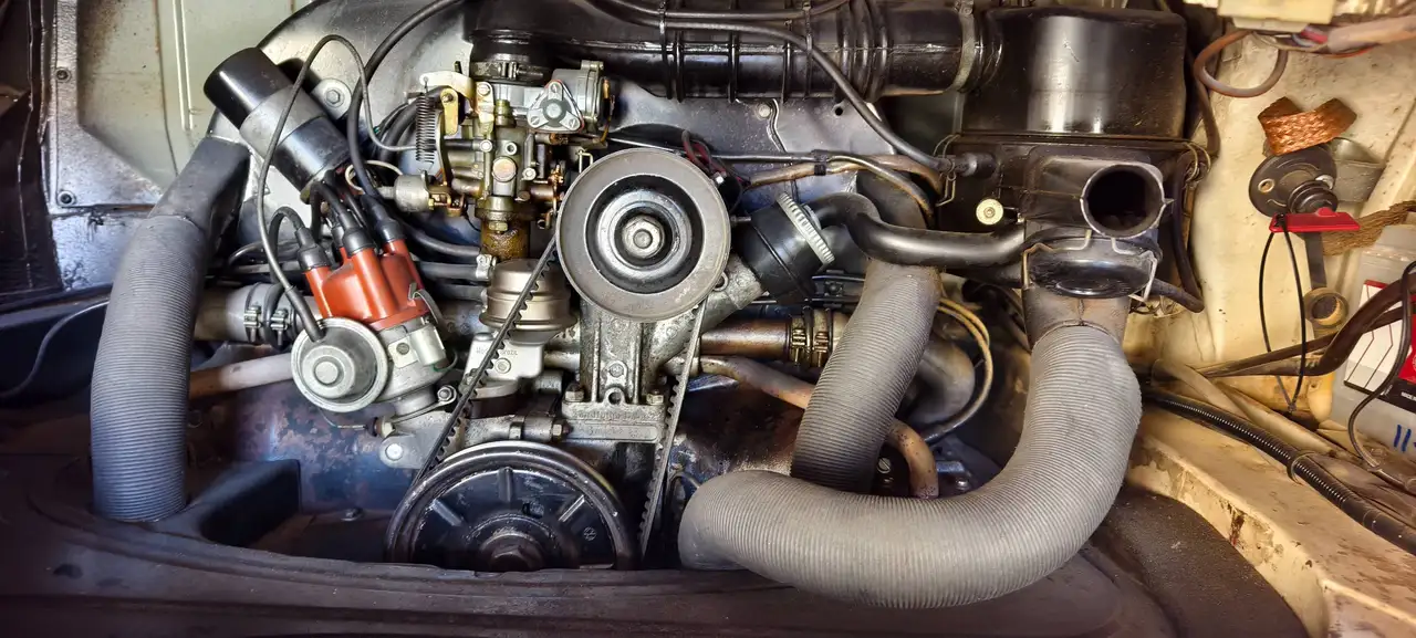 Volkswagen T2 Late Bay - con parabrezza e finestrini anteriori che formano una "finestra arrotondata", foto 6