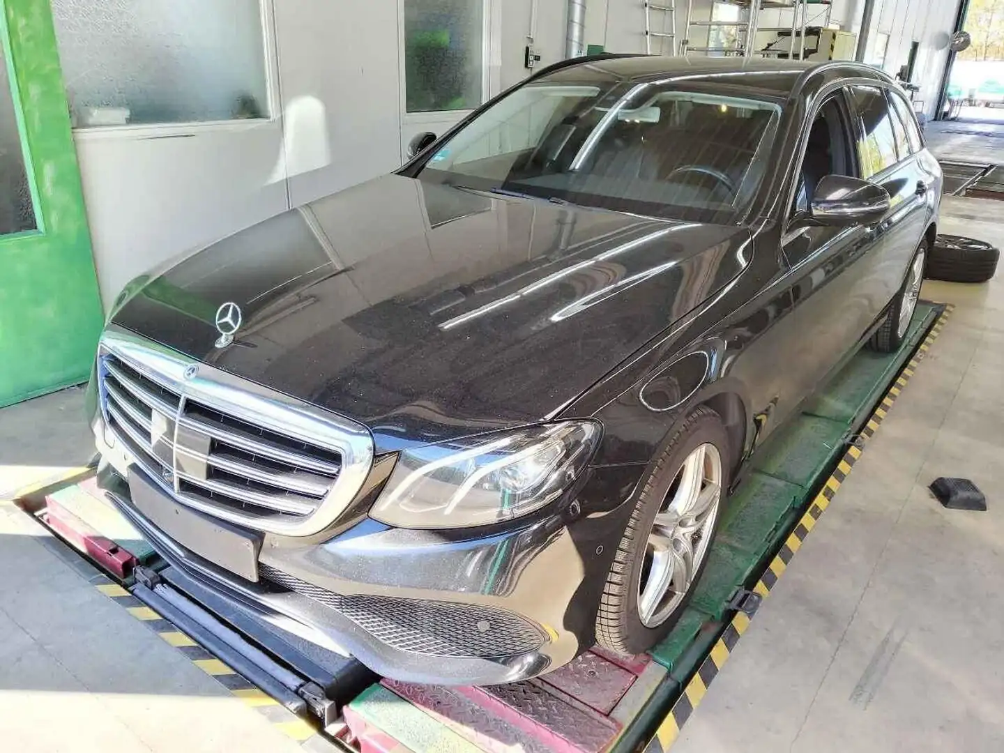 Mercedes-Benz E 350 CDI T ACC 360° 1. Hand Leder ACC Schwarz - 1