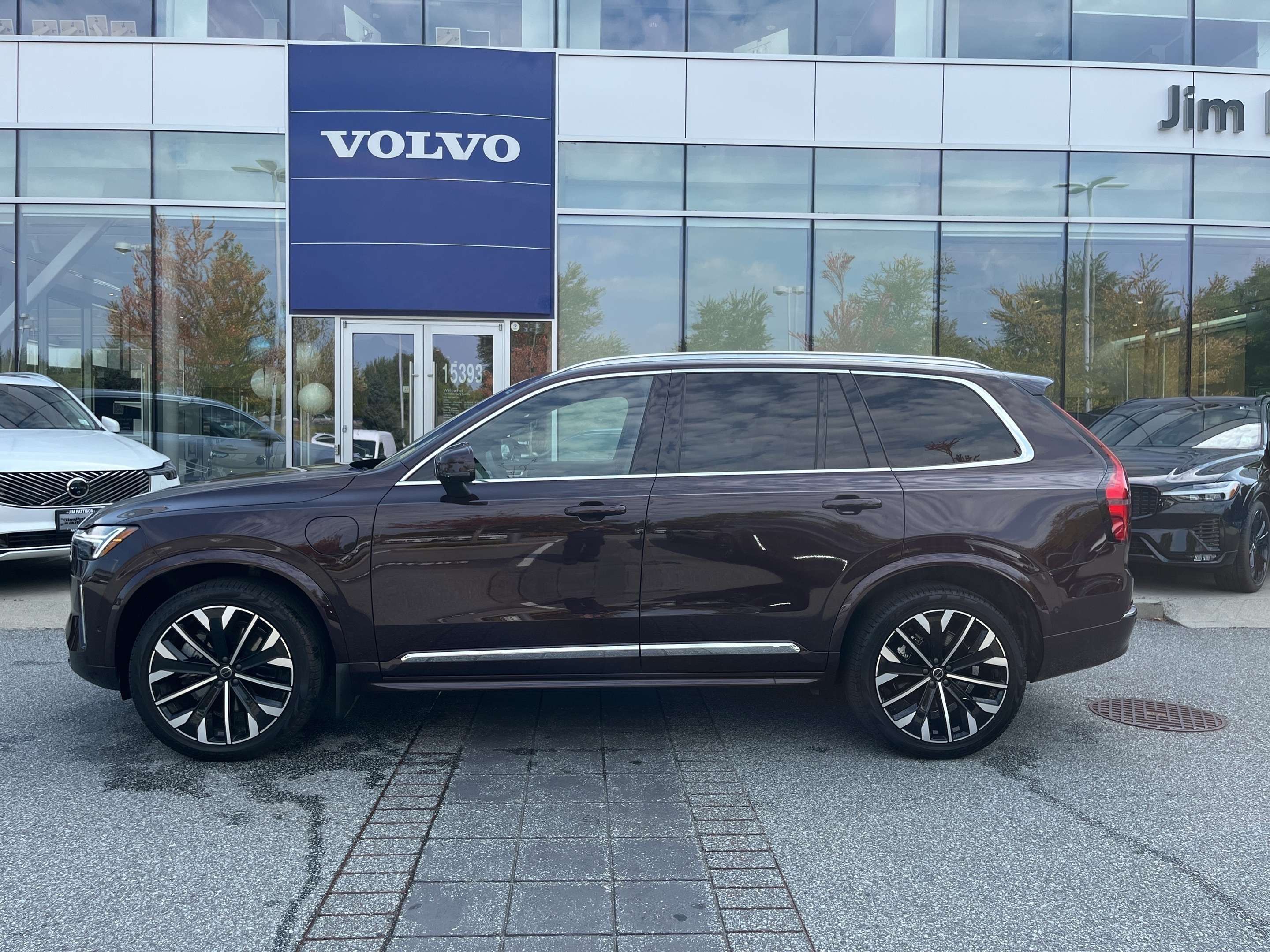 2025 Volvo XC90 2025.5 T8 AWD Ultra Bright Theme 7-Seater alt 2