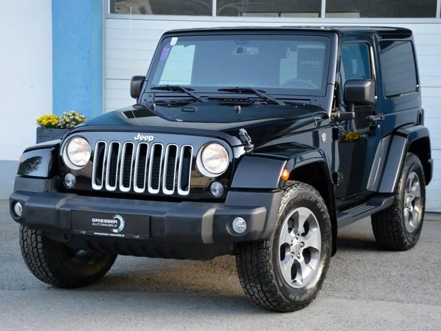 Jeep Wrangler Sahara 2,8 CRD Aut. *AHK*NAVI*Leder* Schwarz - 1