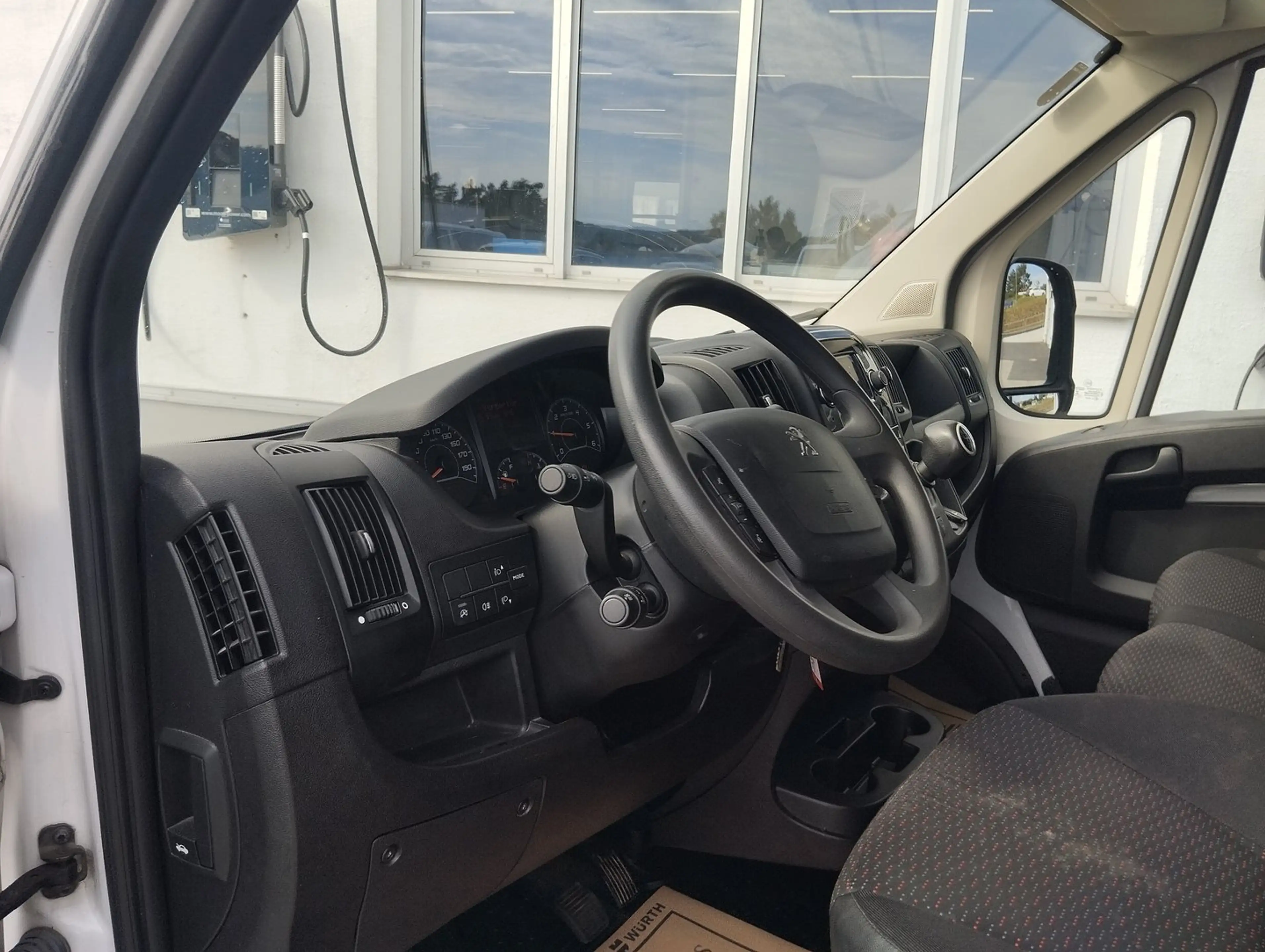 Peugeot Boxer Kasten Hochraum 435 L3H2 Premium BlueHDi 140 — photo 11