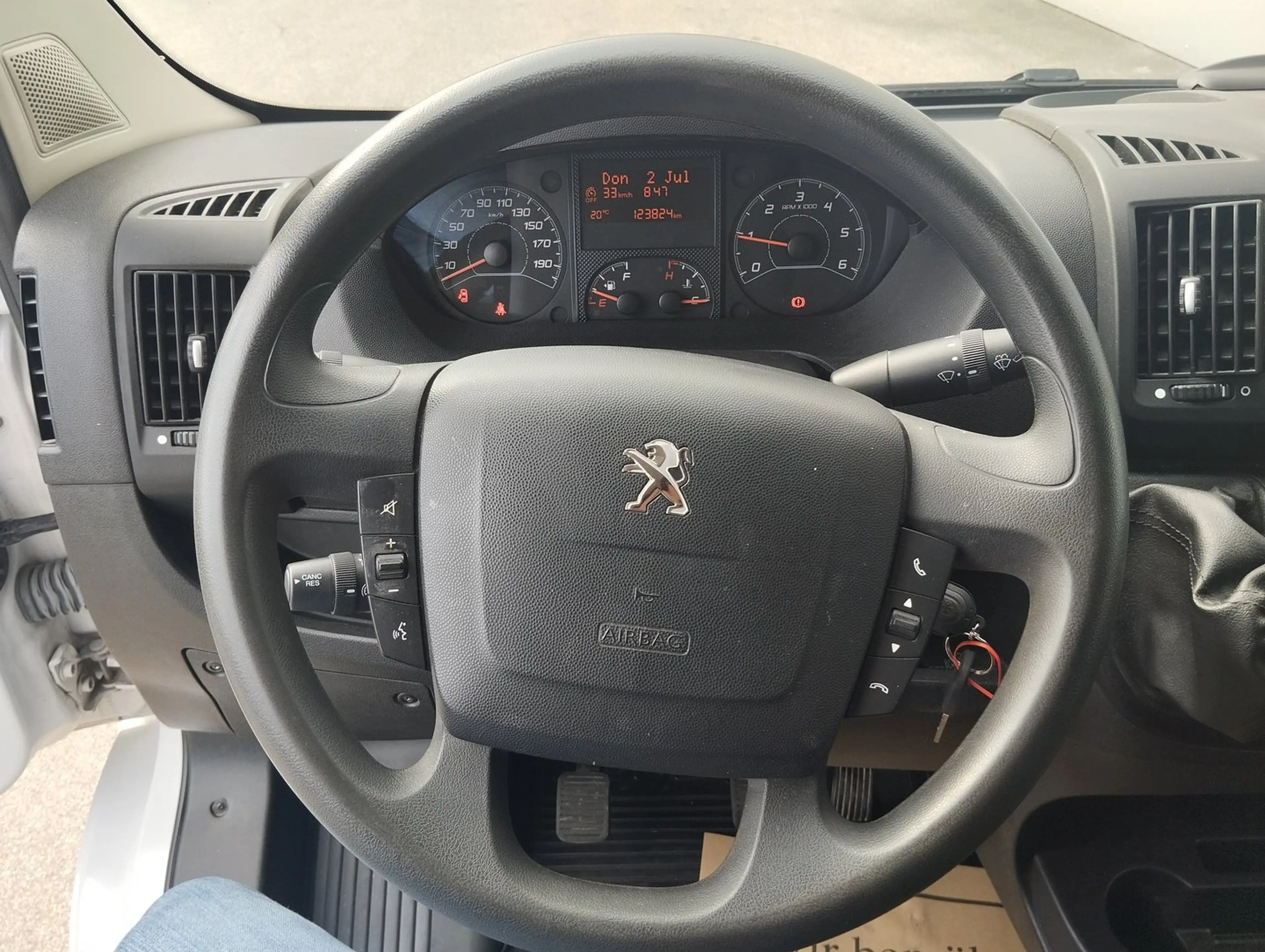 Peugeot Boxer Kasten Hochraum 435 L3H2 Premium BlueHDi 140 — photo 13