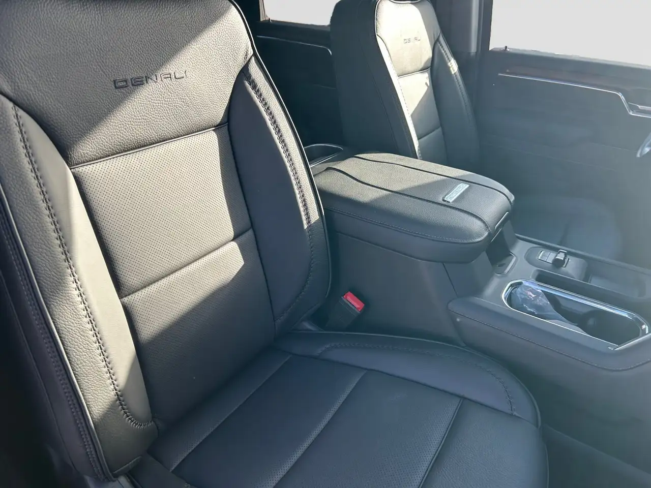 GMC Sierra 2500HD снимка GMC Sierra 2500HD