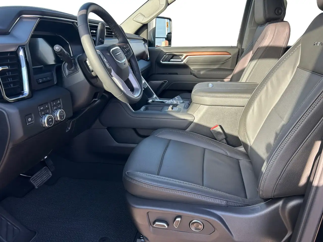 GMC Sierra 2500HD снимка GMC Sierra 2500HD