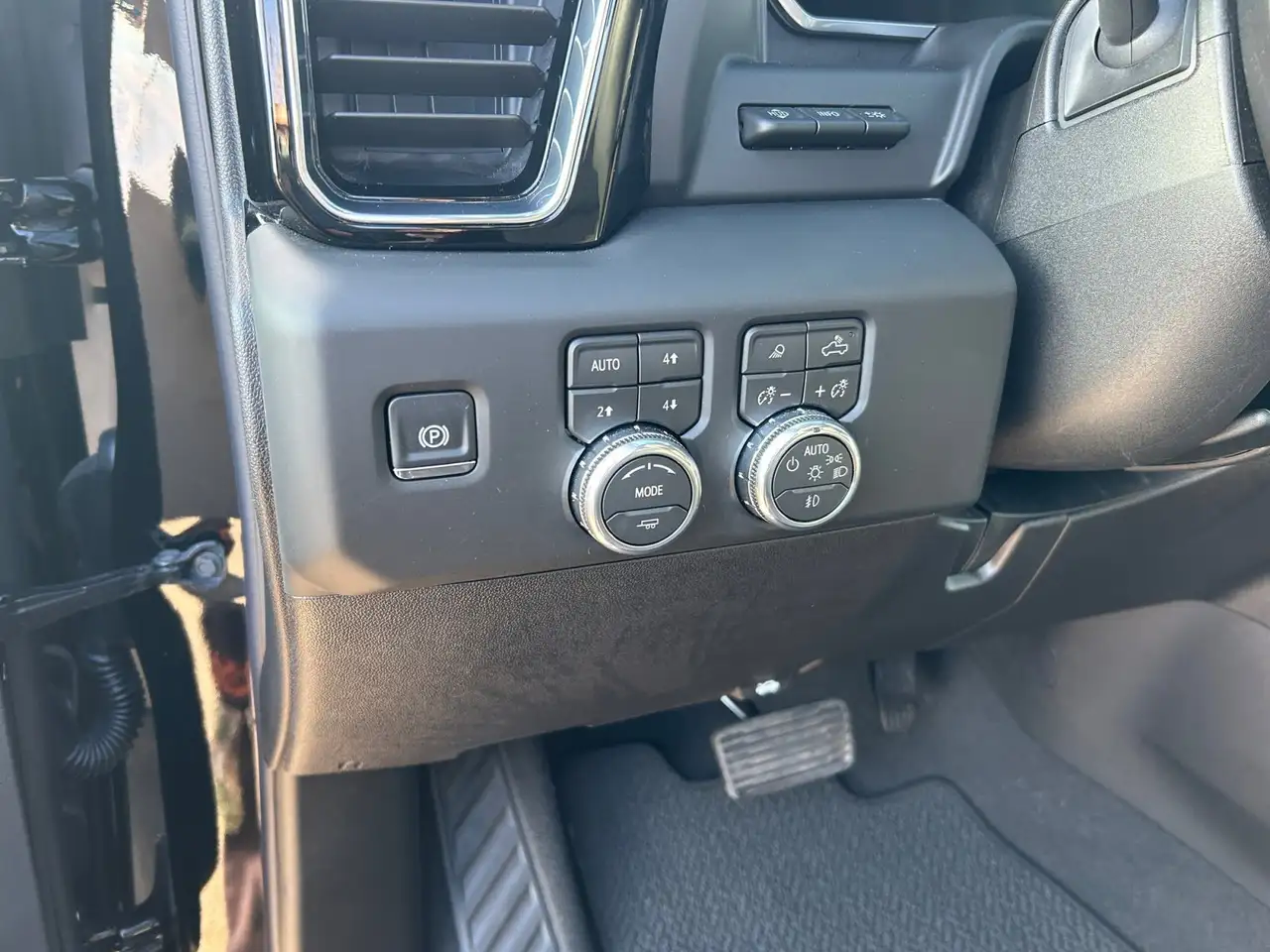 GMC Sierra 2500HD снимка GMC Sierra 2500HD