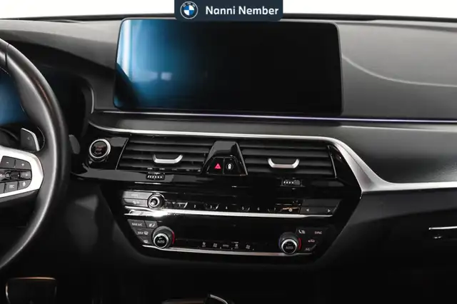 BMW 5 Series view 11