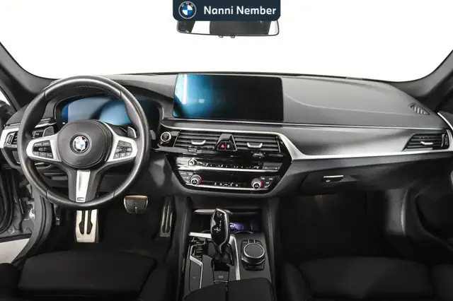 BMW 5 Series view 10