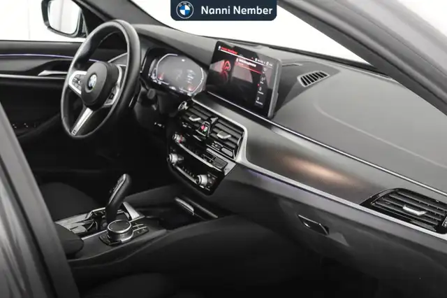 BMW 5 Series view 8