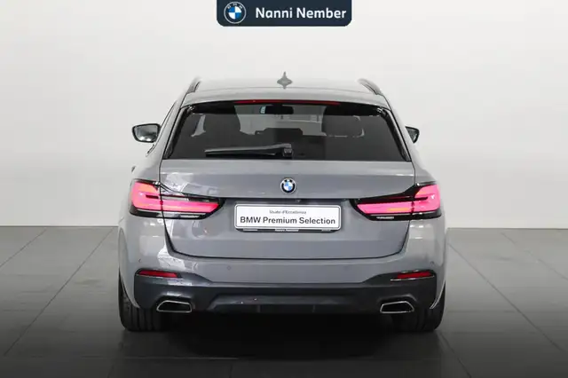 BMW 5 Series view 4