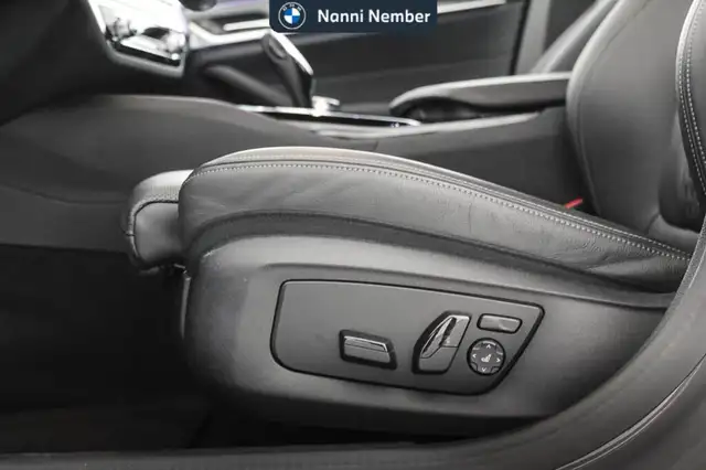 BMW 5 Series view 14