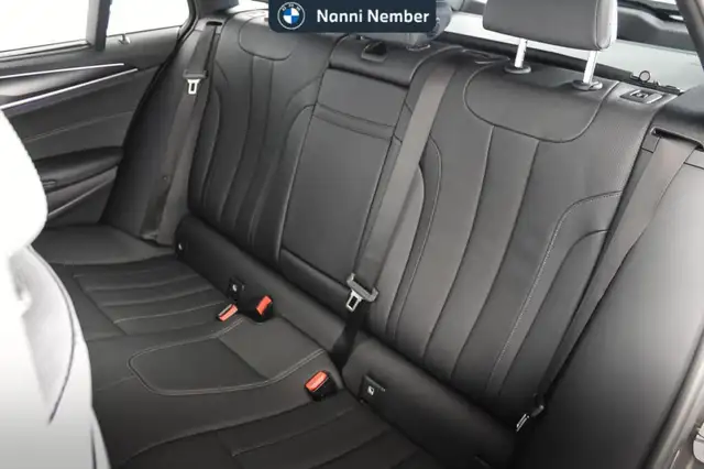 BMW 5 Series view 15