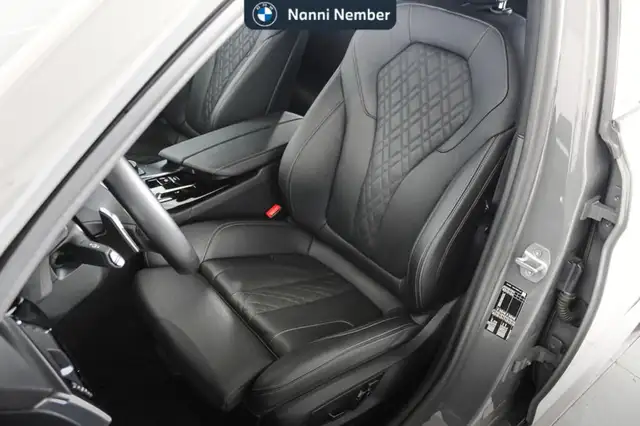 BMW 5 Series view 13