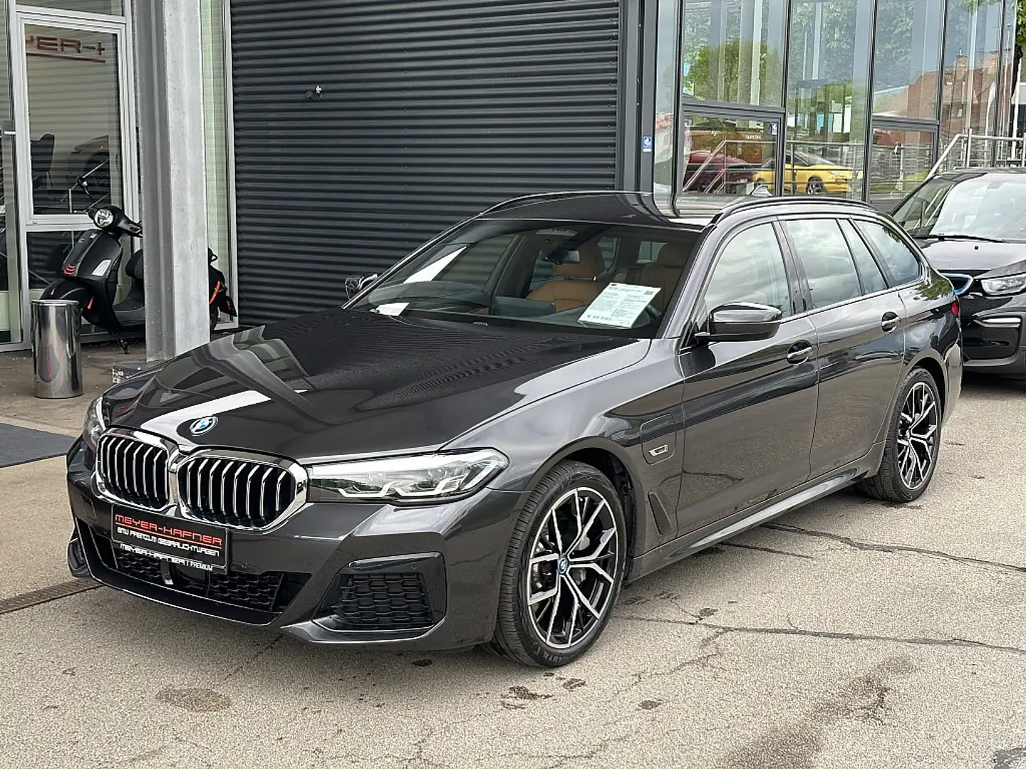 BMW 530 e Touring M-Paket Aut. / AHK / Harman Kardon / ... Grau - 1