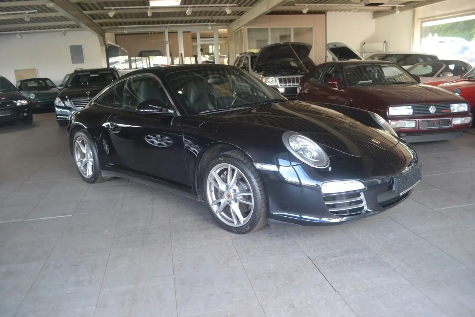 Porsche 911 Targa 4 Schwarz - 2