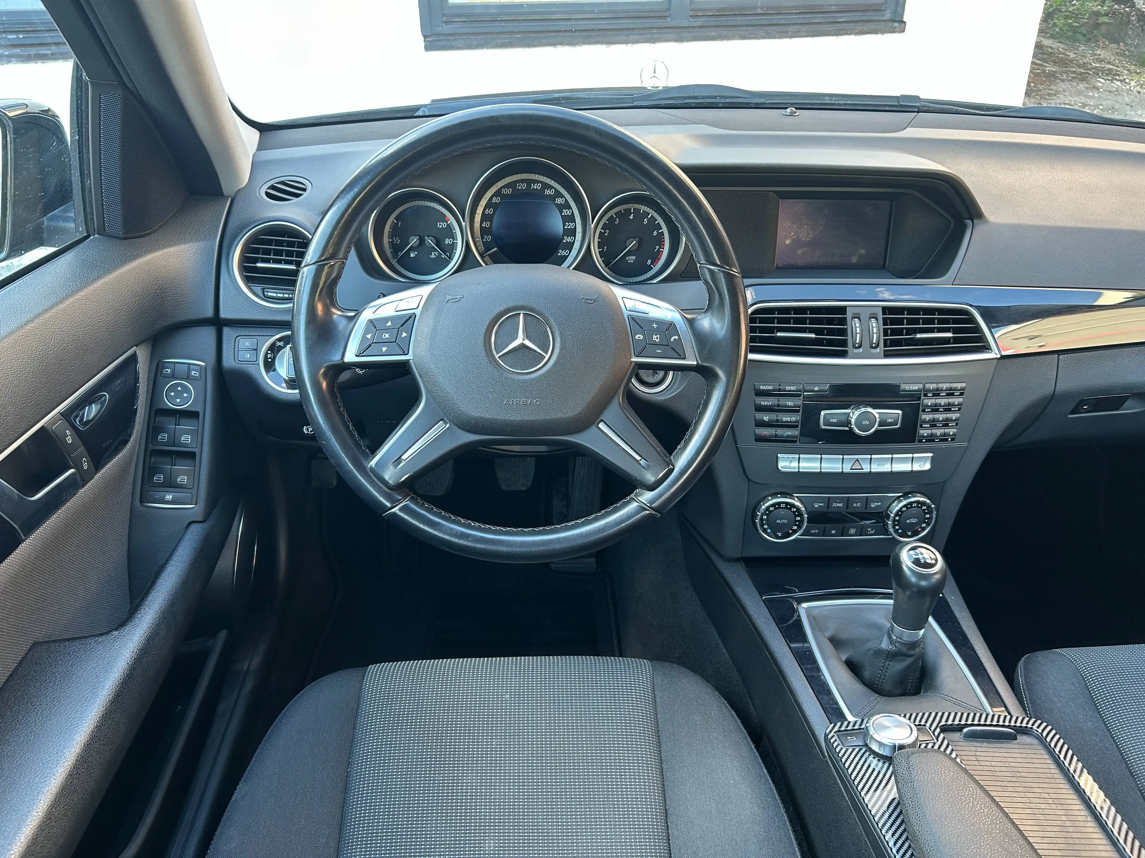 Mercedes-Benz C 200 C 200 CGI Klima, PDC, Steuerkette erneuert. Bluetooth,Tüv Neu — photo 8