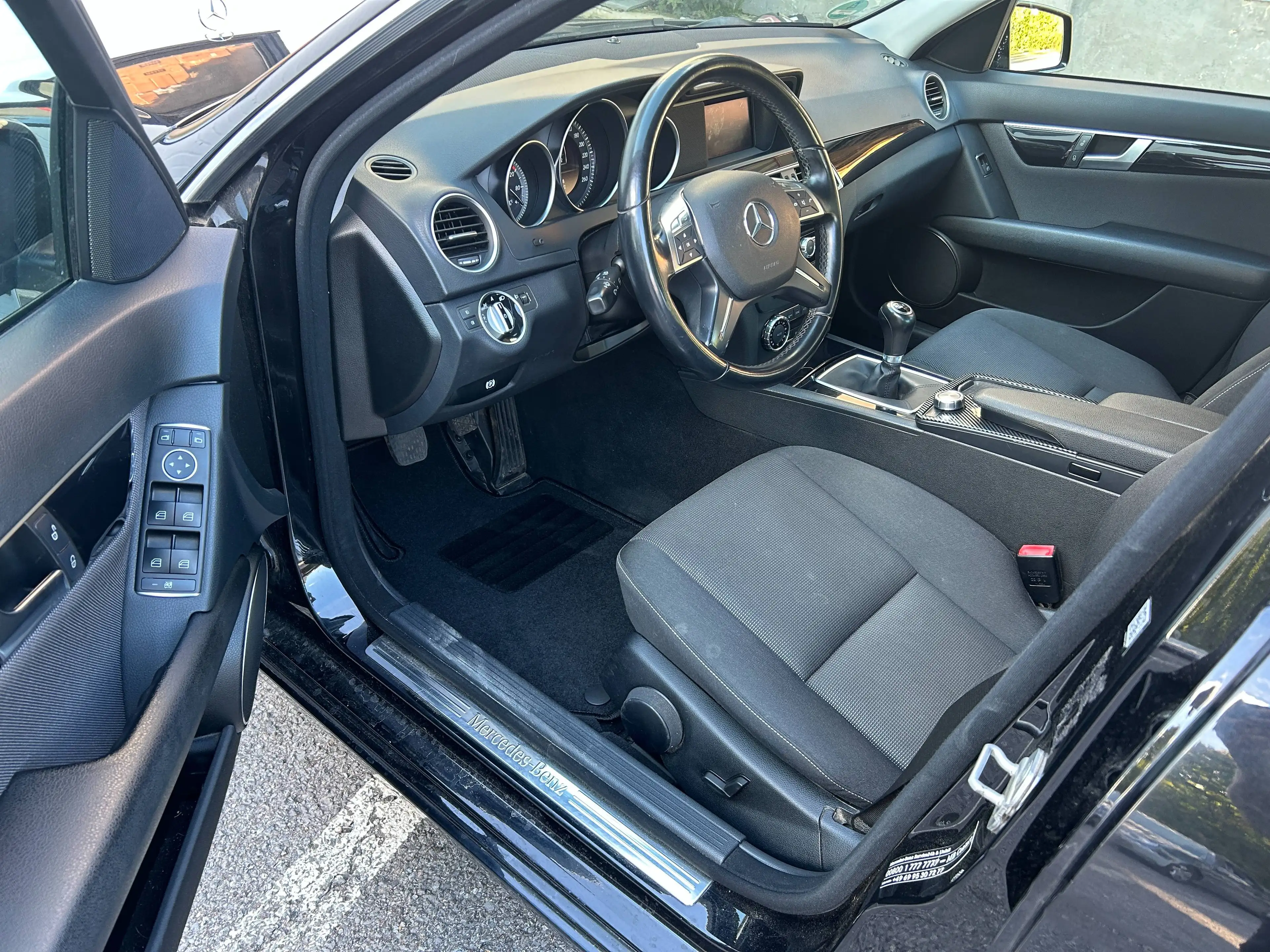 Mercedes-Benz C 200 C 200 CGI Klima, PDC, Steuerkette erneuert. Bluetooth,Tüv Neu — photo 9