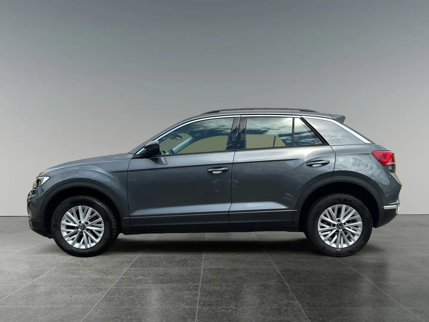 Volkswagen T-Roc 1,5 TSI ACT Design DSG   8-fach bereift! Zwart - 2