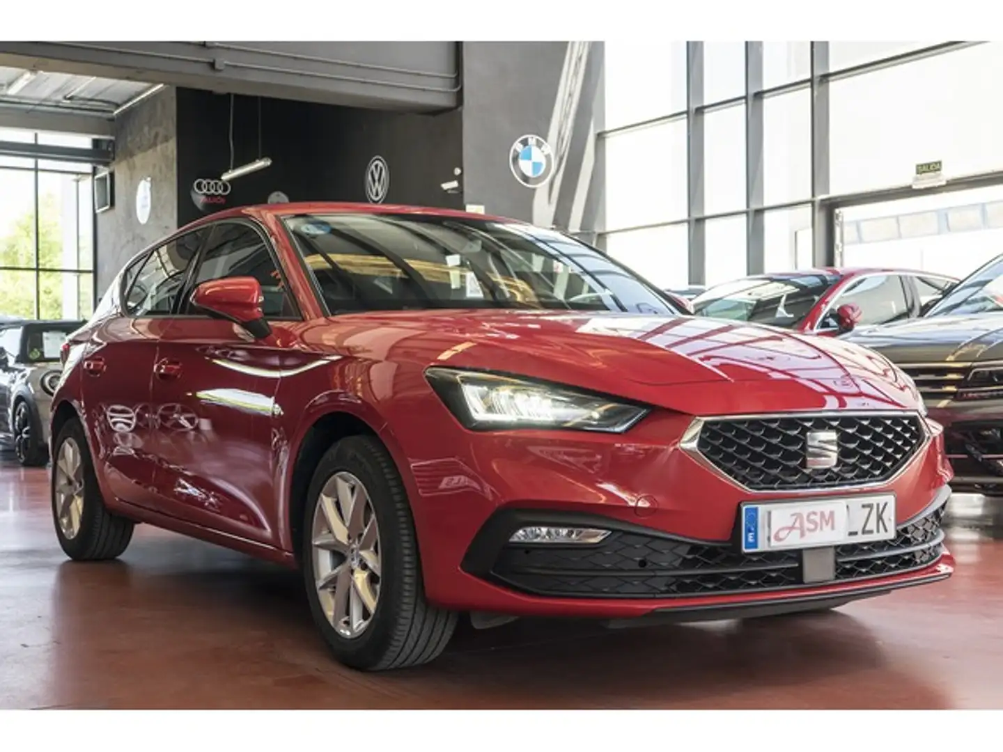 SEAT Leon 1.5 TGI S&S Style DSG-7 130 Rouge - 2