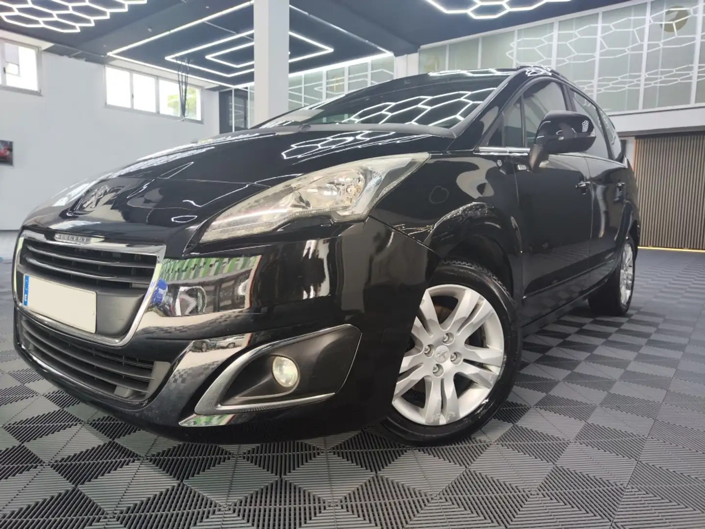Peugeot 5008 1.6 BlueHDi Active 120 Negro - 1