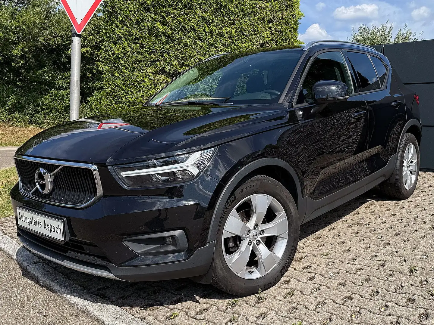 Volvo XC40 Momentum Pro|Kamera|Harman-Kardon|XeniumPak Noir - 1