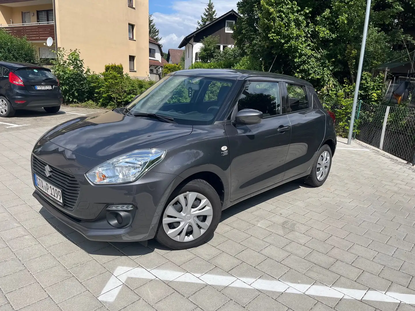 Suzuki Swift Swift 4x2 Hyb. 1,2l Club MT A2L412 Grau - 1