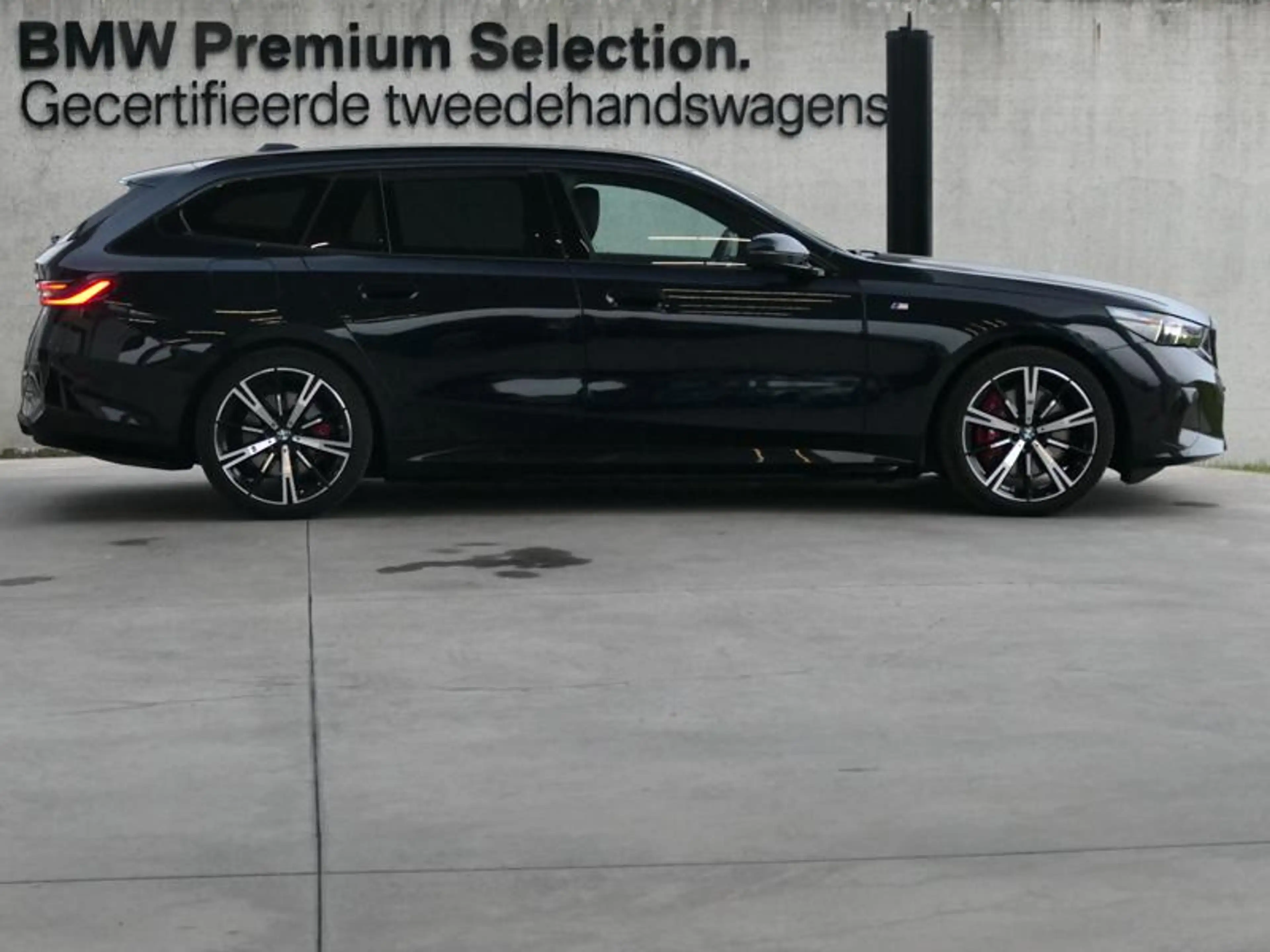 BMW i5 eDrive40 Touring M Sport PRO | PANO | — photo 3