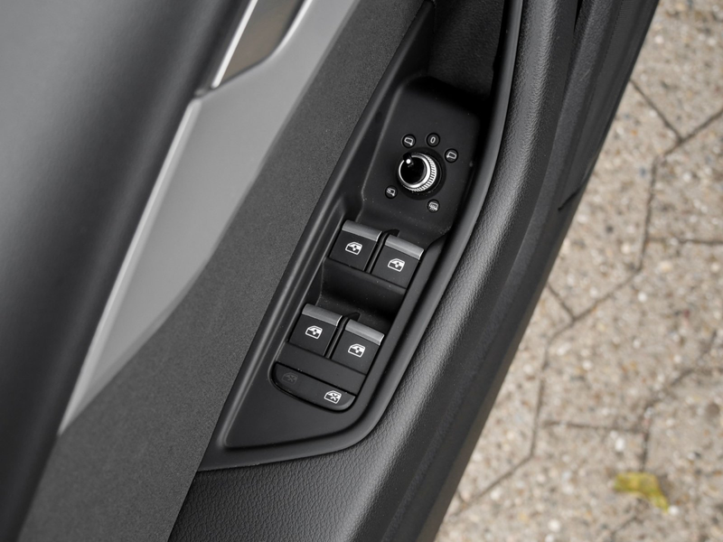 Audi A4 Avant S line 35 TDI S tronic LED Navi VC+ AHK Tour — photo 12