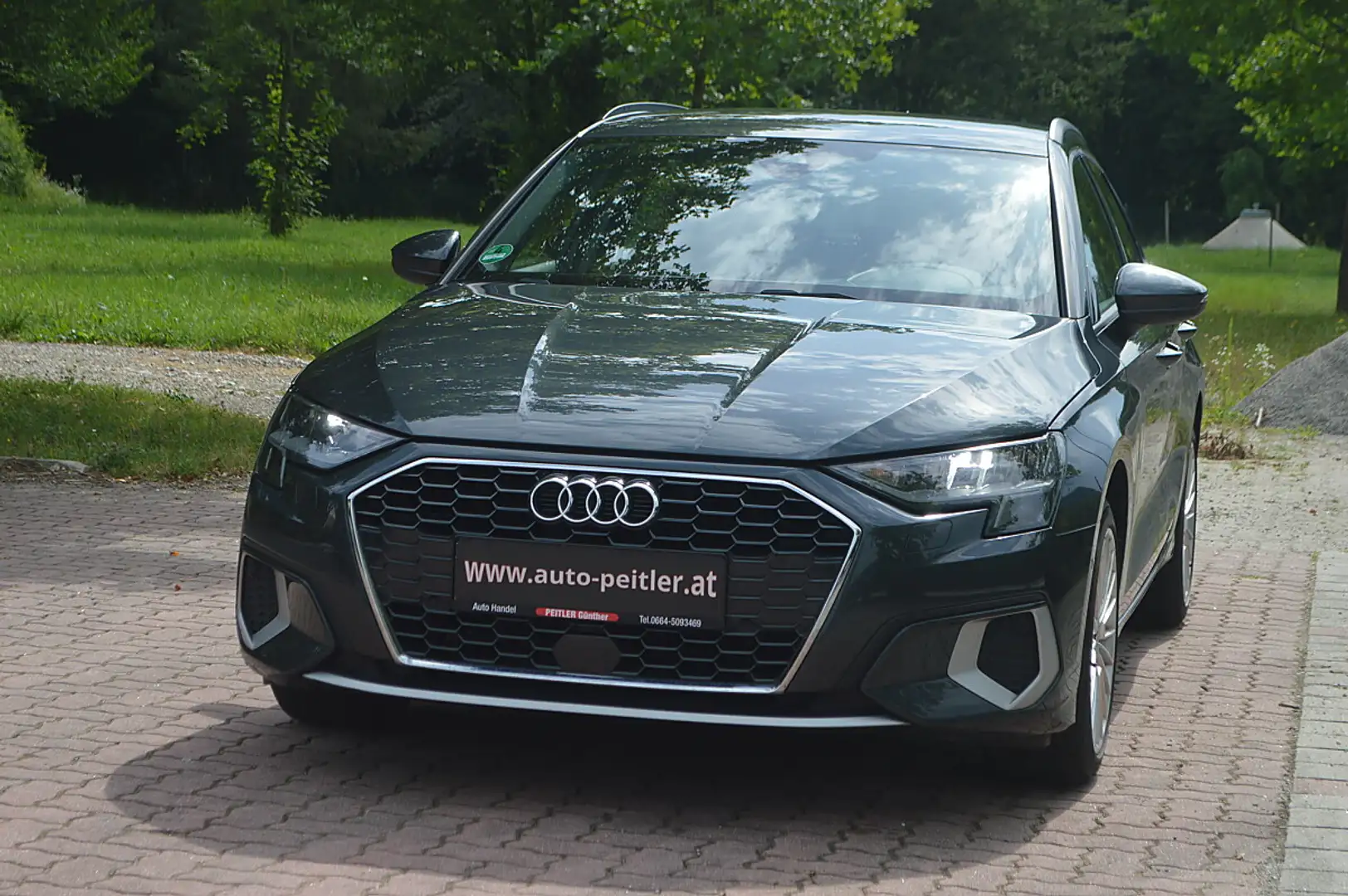Audi A3 30 TFSI S-tronic+NAVI+SHZ+PDC+TEL+ Grau - 2