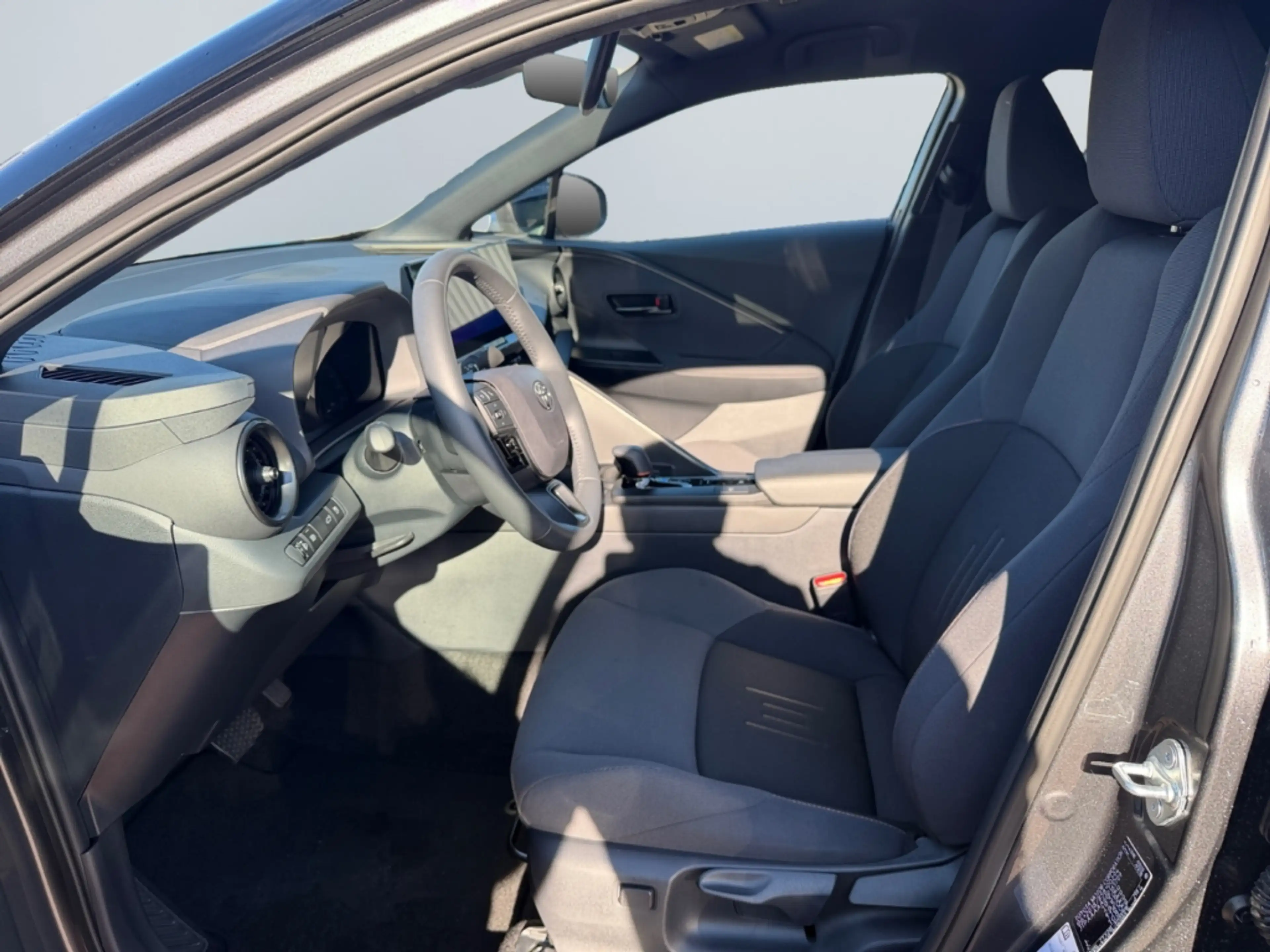 Toyota C-HR 1.8 Hybrid Teamplayer *Technik Paket*CAM*SHZ* — photo 9