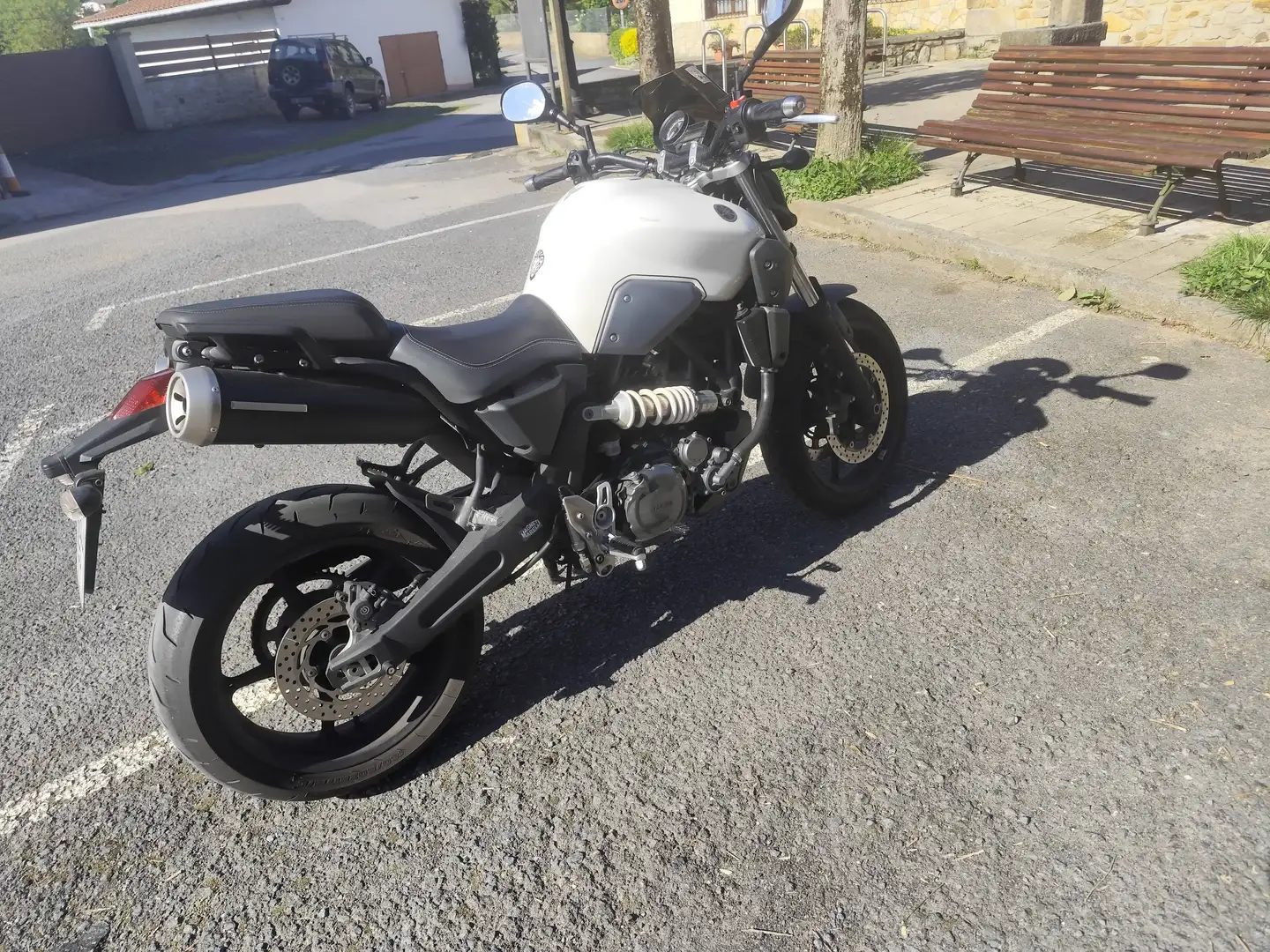 Yamaha MT-03 Blanco - 2