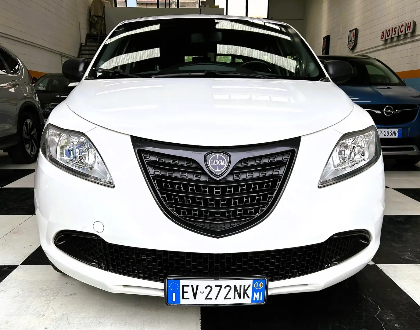 Lancia Ypsilon Ypsilon III 2011 S MomoDesign s ok neopatentati Bianco - 2