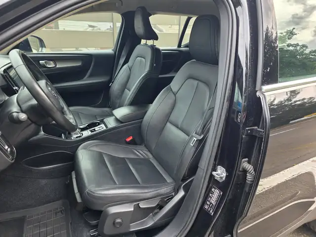 Volvo XC40 view 13