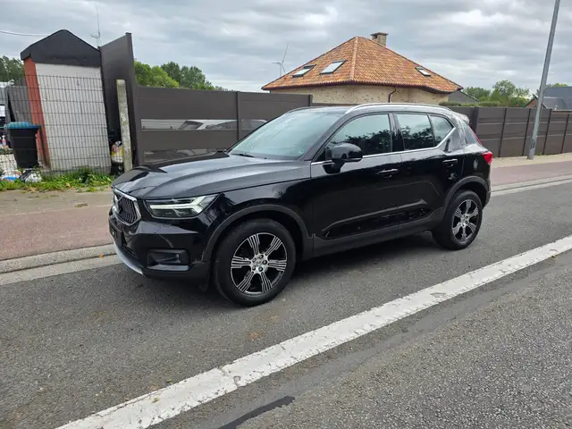 Volvo XC40 view 3